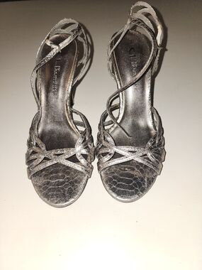 Laundry By Shelli Segal Silver Strappy Heeled Sandals